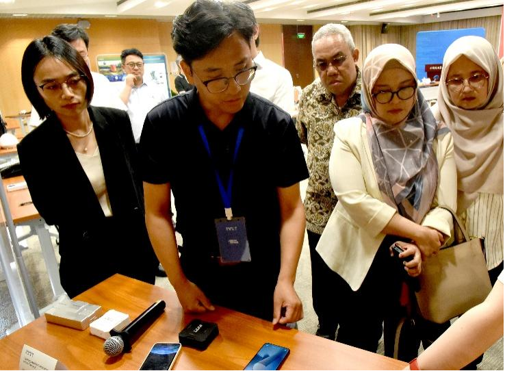 印度尼西亚代表团来访尊龙时凯